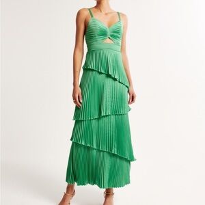 New with tags. Abercrombie & Fitch Giselle Pleated Tiered Maxi Dress. Size M.
